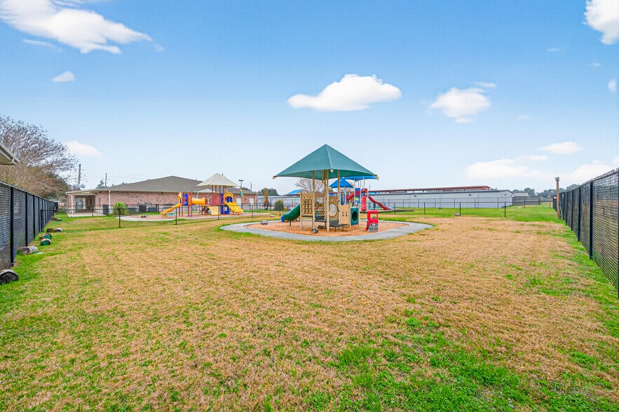 More Photos Of 8525 Queenston Blvd, Houston Freestanding For Sale