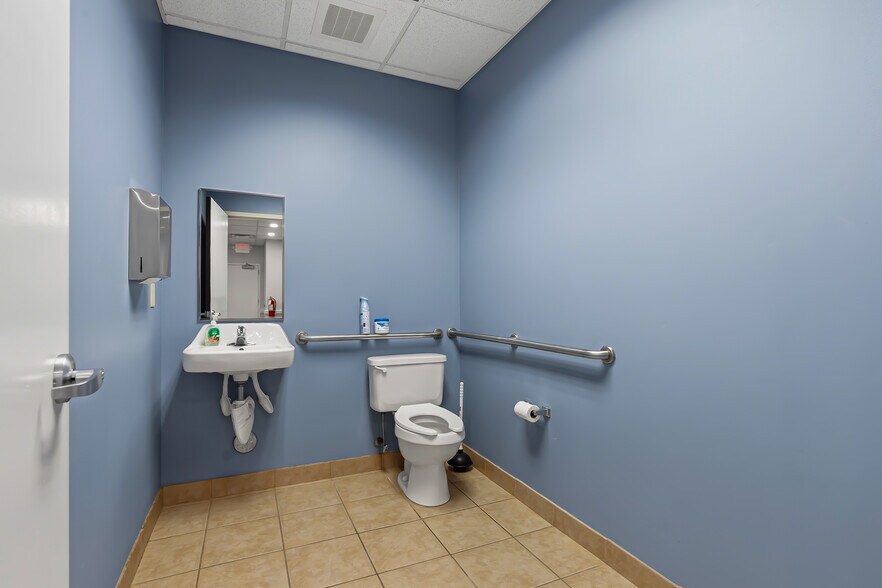 More Photos Of 3731 NW Cary Pky, Cary Medical For Sale