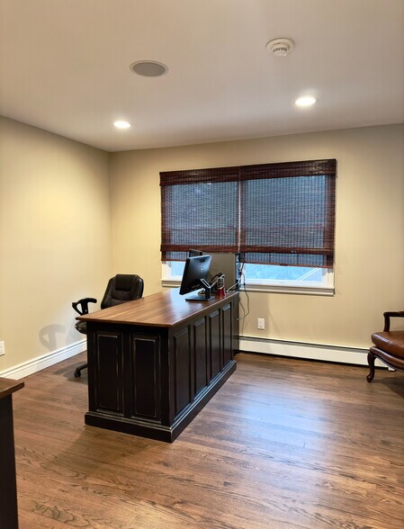 More Photos Of 319 1st Ave, Saint James Office For Sale