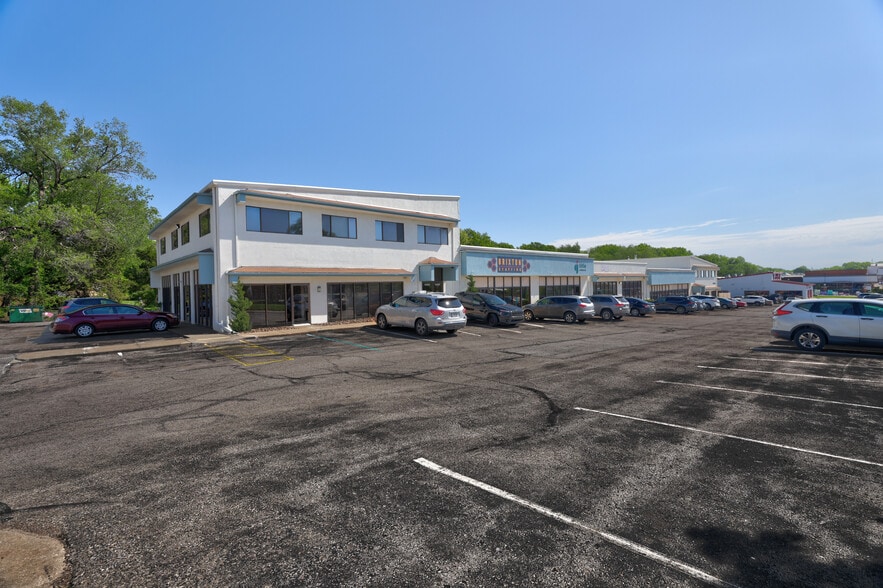 More Photos Of 12400-12460 W 62nd Ter, Shawnee Storefront Retail Office For Lease