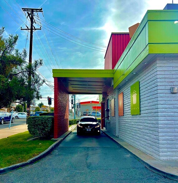 More Photos Of 18990 Van Buren Blvd, Riverside Restaurant For Sale