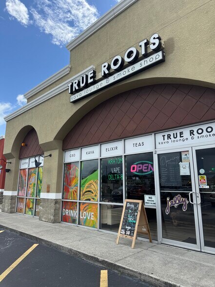 More Photos Of 9600 66th St N, Pinellas Park General Retail For Lease