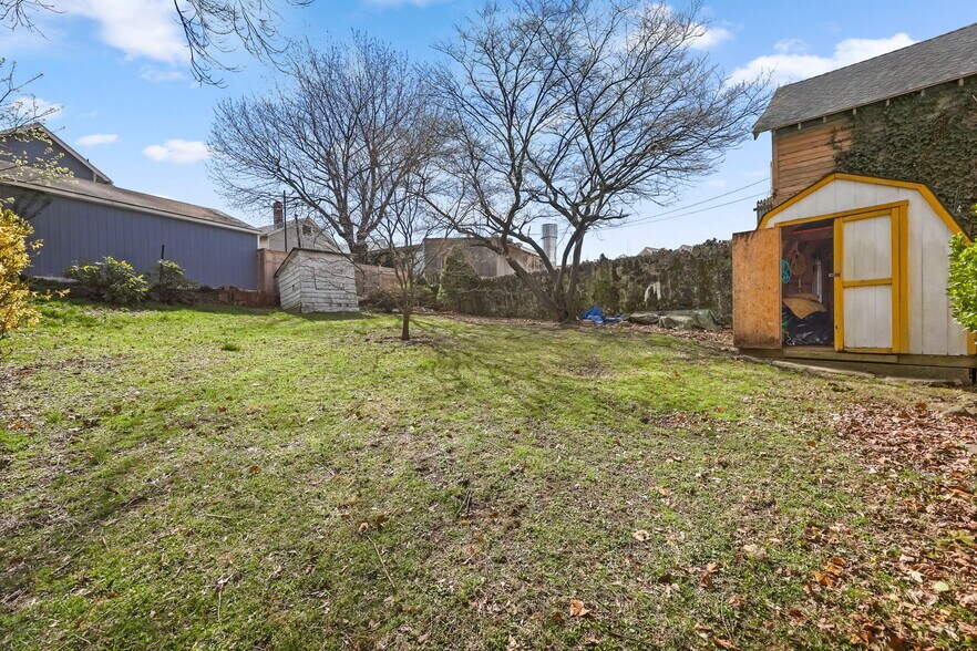 More Photos Of 15 Henry St, Greenwich Multifamily For Sale