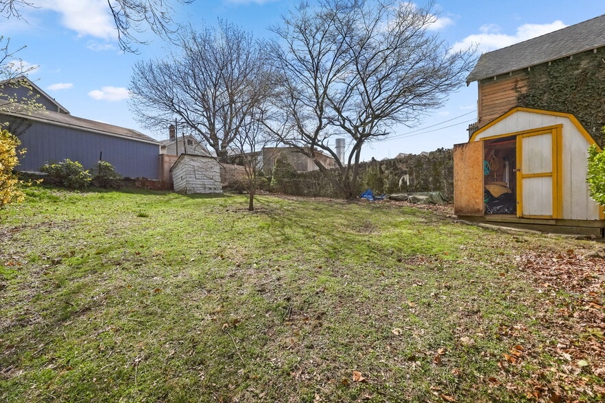 More Photos Of 15 Henry St, Greenwich Multifamily For Sale