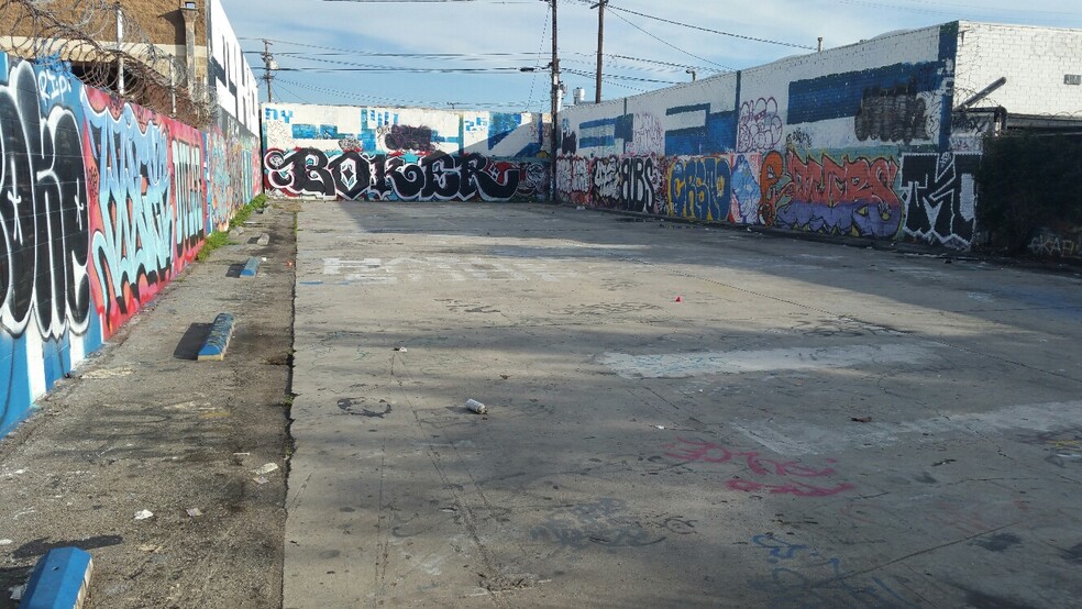 More Photos Of 3816-3818 S Broadway, Los Angeles Manufacturing For Lease