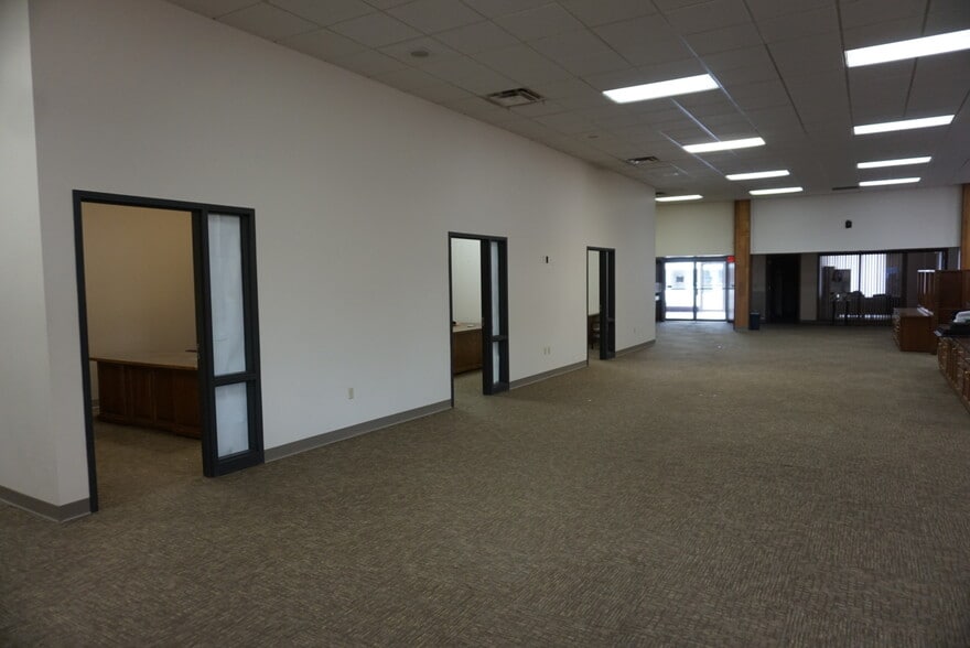 More Photos Of 501 Dakota Ave, Wahpeton General Retail For Sale
