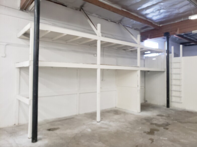 More Photos Of 10115 Canoga Ave, Chatsworth Warehouse For Lease
