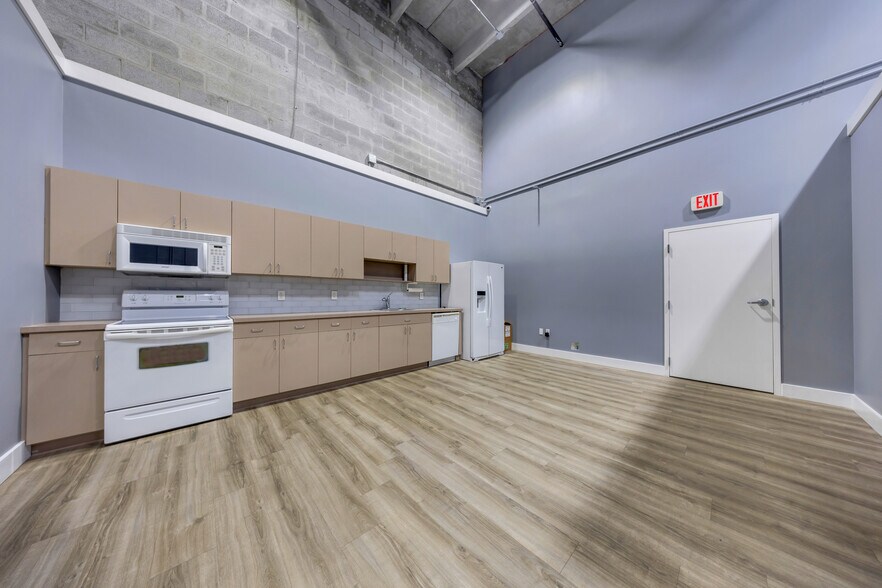 More Photos Of 11379-11399 NW 122nd St, Medley Warehouse For Sale