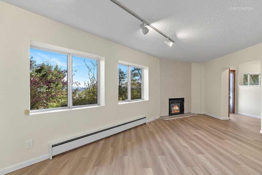 More Photos Of 3020-3024 SW 12th Ave, Portland Apartments For Sale