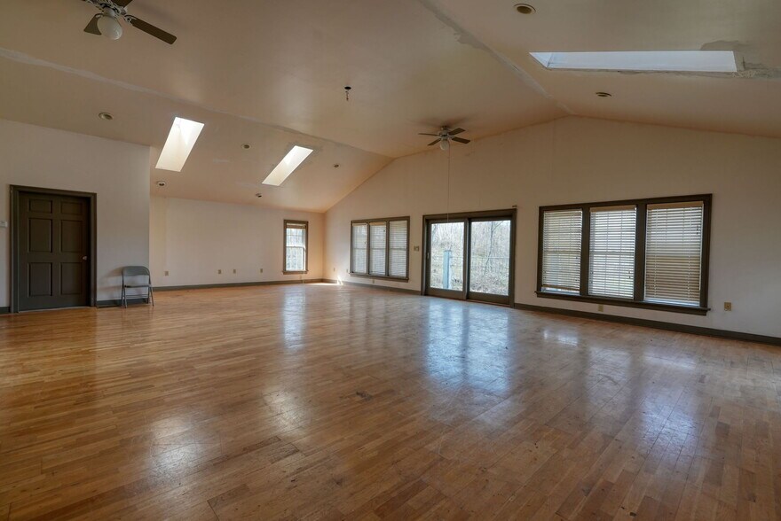 More Photos Of 2 Brewery Ln, Elverson Distribution For Lease