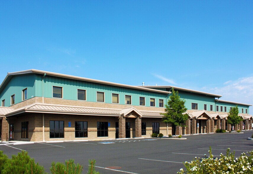 More Photos Of 2500 NE Twin Knolls Dr, Bend Medical For Lease