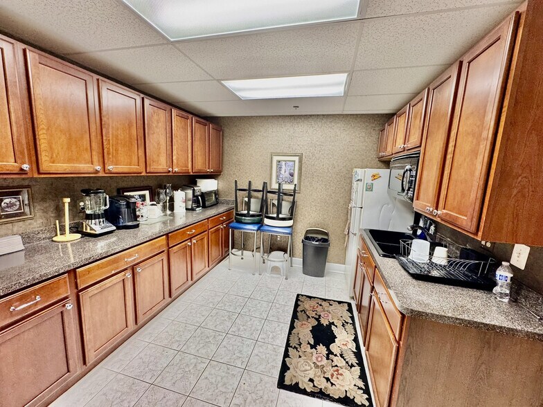 More Photos Of 111 Carpenter Dr, Sterling Office For Sale