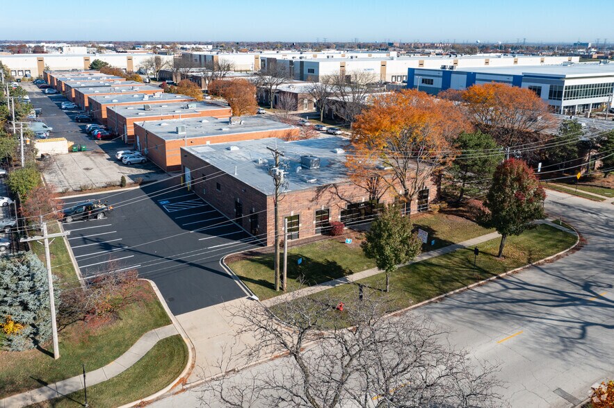 More Photos Of 670 Oakton St, Elk Grove Village Warehouse For Lease