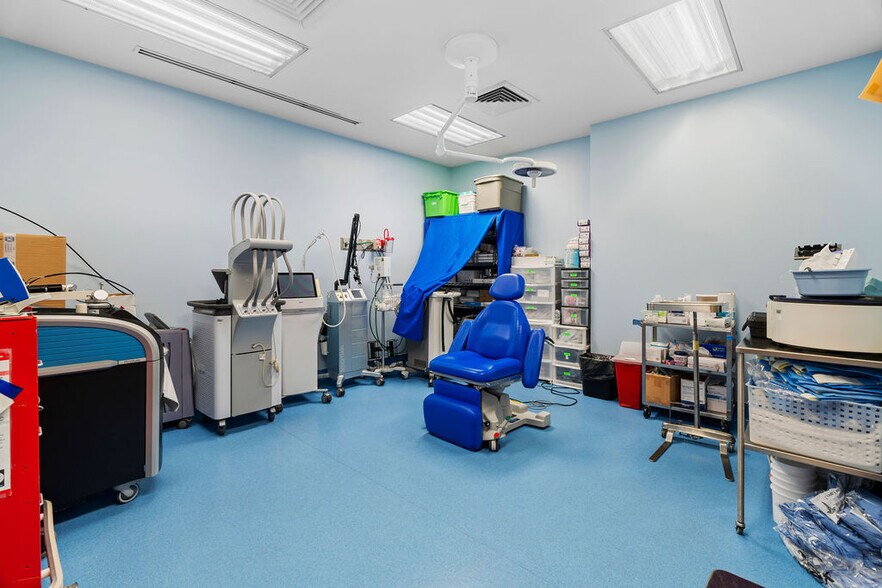 More Photos Of 2777 Hylan Blvd, Staten Island Office For Sale