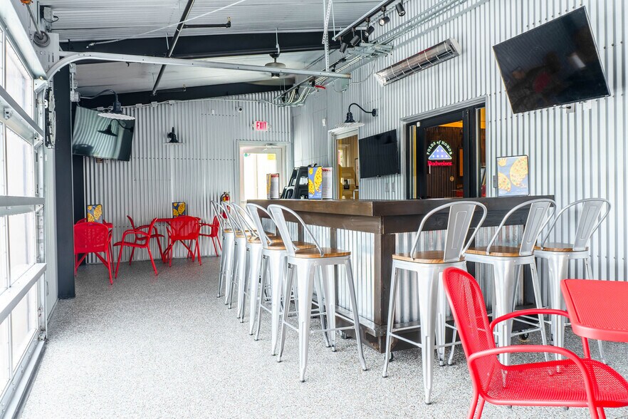 More Photos Of 2502 Highway 87, Navarre Specialty For Sale