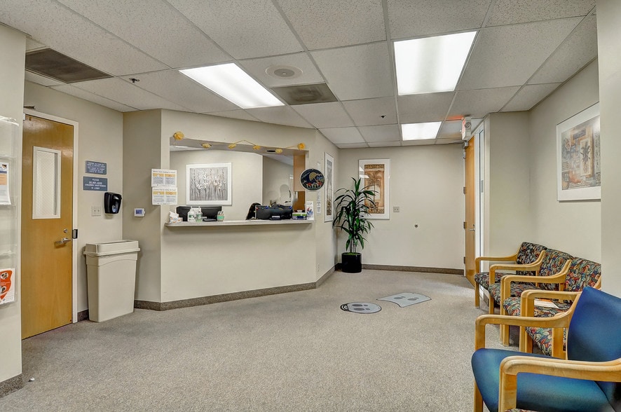 More Photos Of 17909 Soledad Canyon Rd, Santa Clarita Medical For Lease