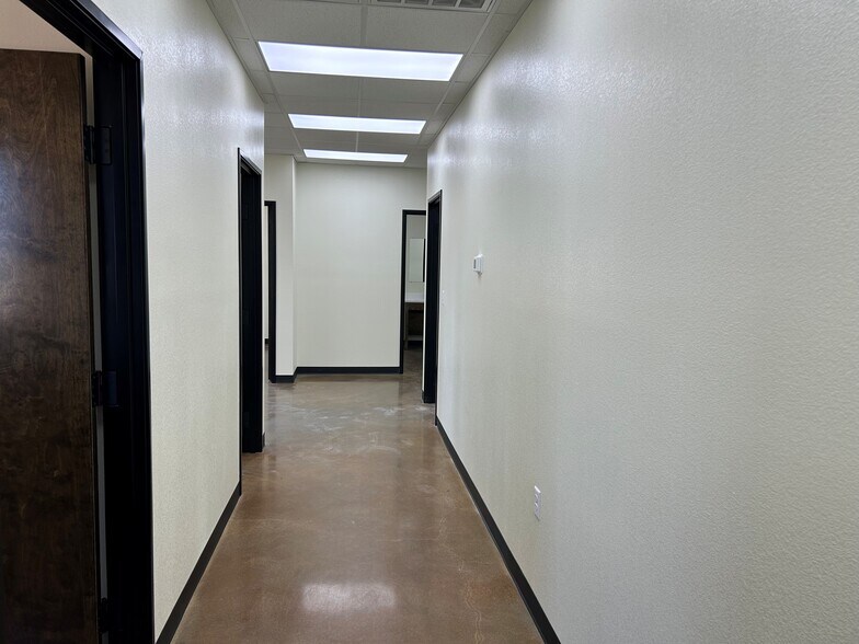 More Photos Of 2212 Saw Gin Road, Pecos Showroom For Lease