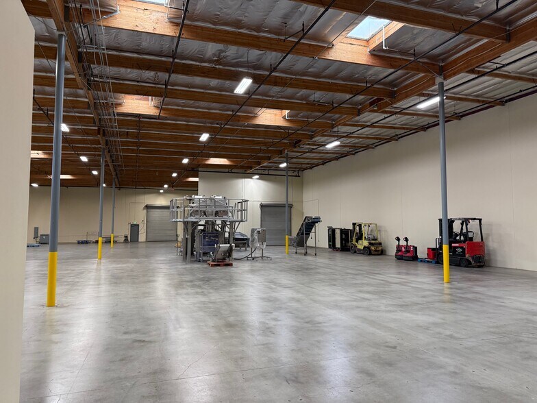More Photos Of 1201 Maulhardt Ave, Oxnard Warehouse For Lease