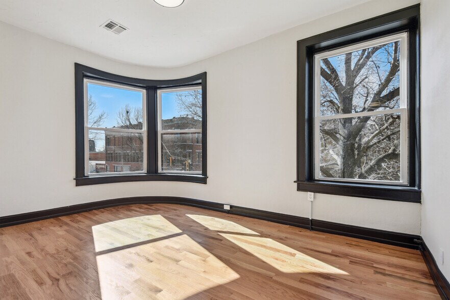 More Photos Of 5 N Park St, Sapulpa Storefront For Lease