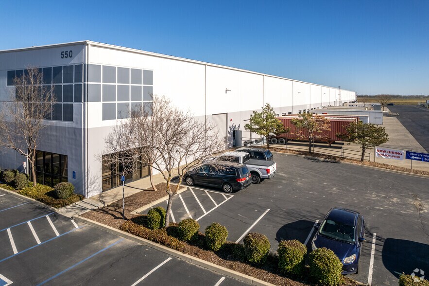 More Photos Of 550 N Pioneer Ave, Woodland Distribution For Sale