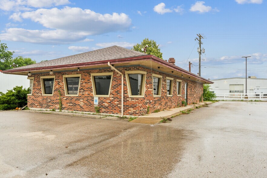 More Photos Of 1-14 W Reynolds St, Pontiac Unknown For Lease