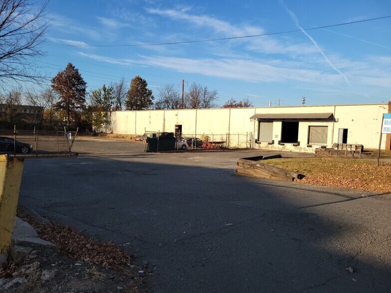 More Photos Of 701 E Linden Ave, Linden Warehouse For Lease