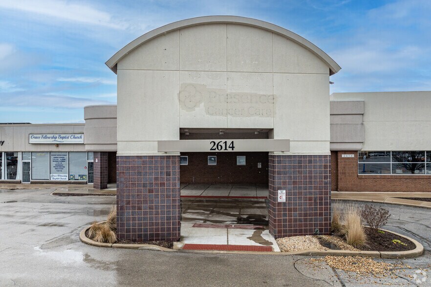 More Photos Of 2614 W Jefferson St, Joliet Medical For Lease