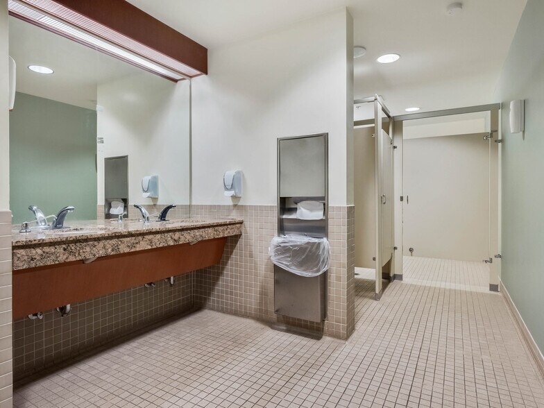 More Photos Of 1500 Park Center Dr, Orlando Office For Lease