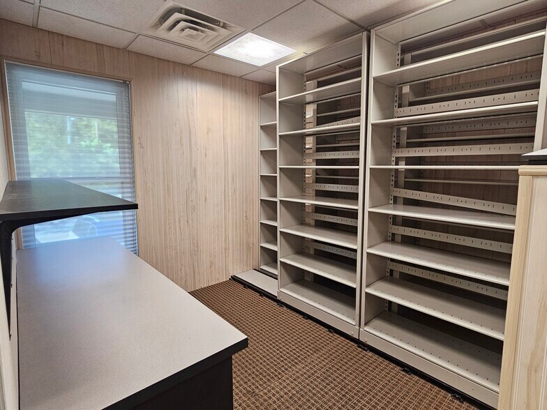 More Photos Of 202 E Main St, Huntington Medical For Lease