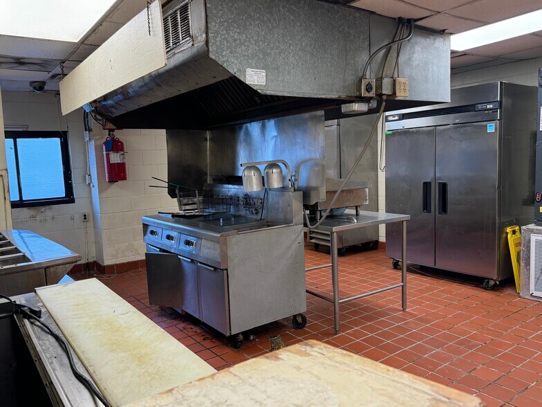 More Photos Of 109 Broad St, Hawkinsville Restaurant For Sale