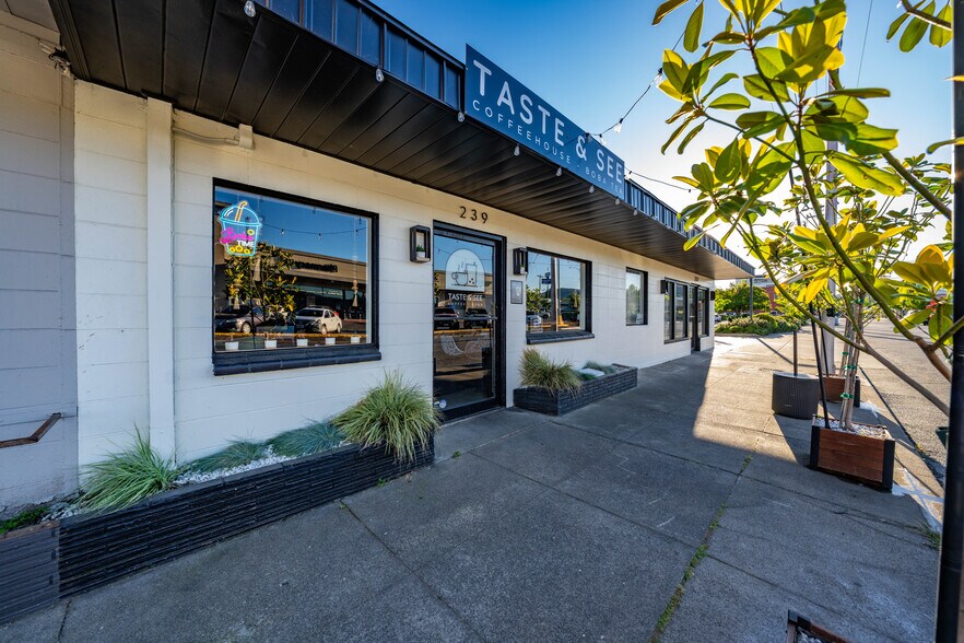 More Photos Of 239 SE G St, Grants Pass General Retail For Sale