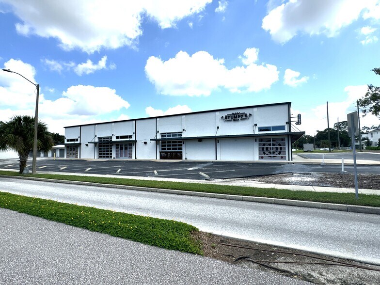 More Photos Of 201 E Center St, Tarpon Springs Bar For Lease