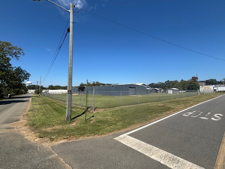 More Photos Of 1811 Florida Ave, Quincy Warehouse For Lease