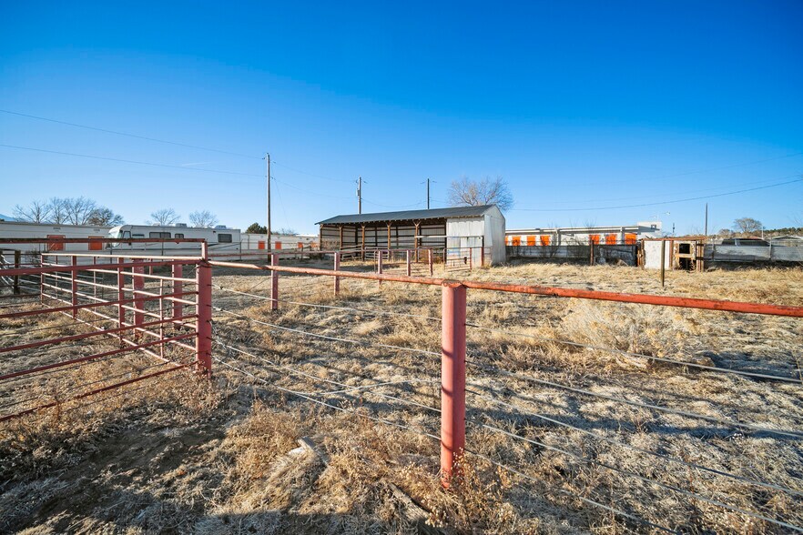 More Photos Of 5280 Edison Ave, Colorado Springs Veterinarian Kennel For Sale
