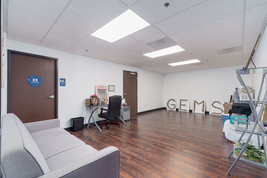 More Photos Of 2311 Statham Blvd, Oxnard Warehouse For Lease