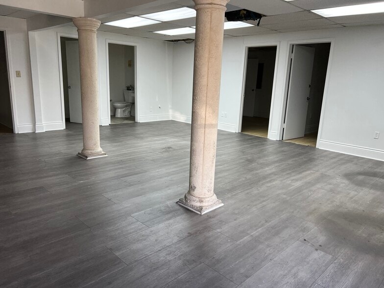 More Photos Of 7282-7302 NW 70th St, Miami Unknown For Lease