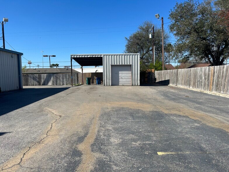 More Photos Of 3420 S Padre Island Dr, Corpus Christi Auto Dealership For Lease