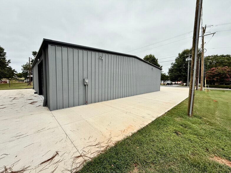 More Photos Of 1714 Circle Rd, Easley Warehouse For Sale