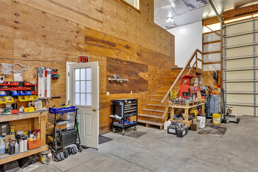 More Photos Of 3548 Cumberland Rd, Cumberland Warehouse For Sale