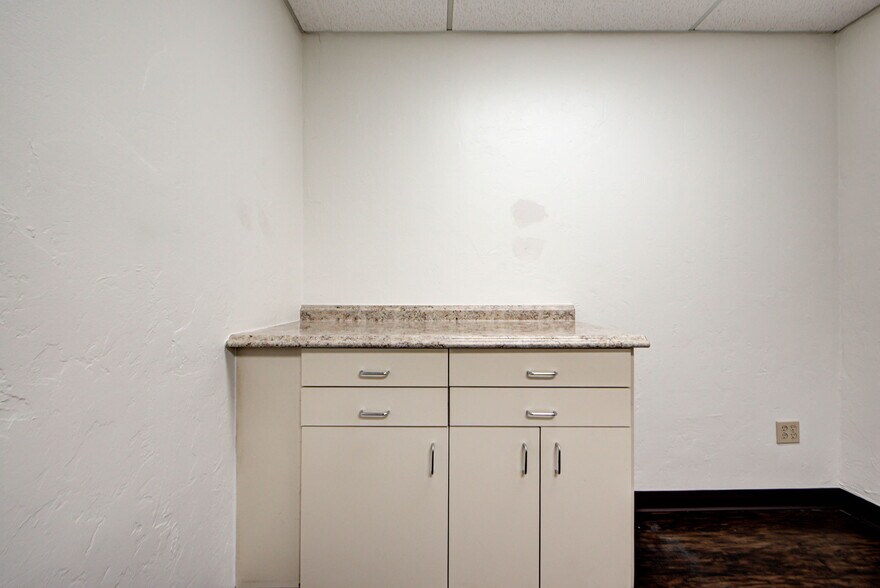 More Photos Of 3727 NW 63rd St, Oklahoma City Medical For Lease