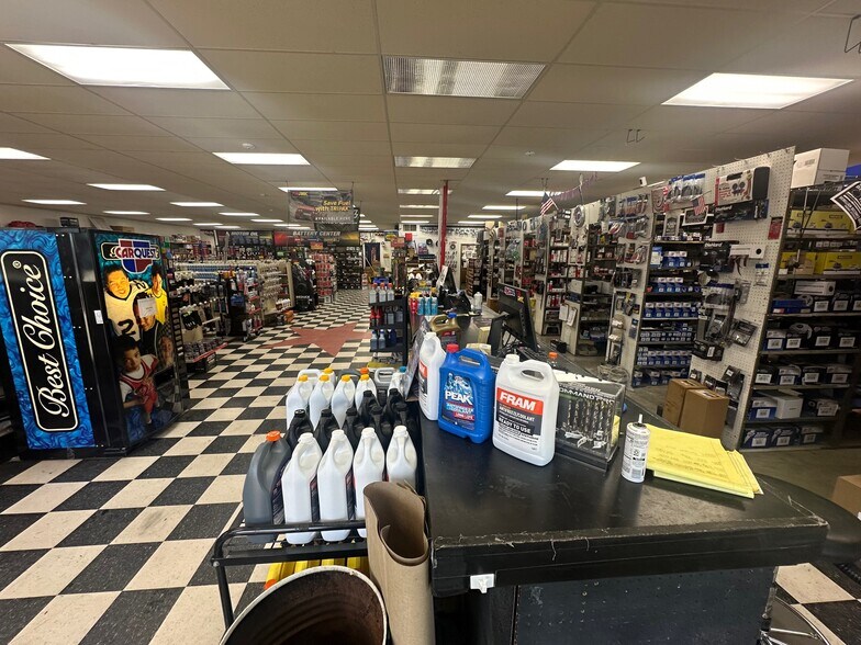 More Photos Of 1017 N Washington St, Ardmore Freestanding For Sale