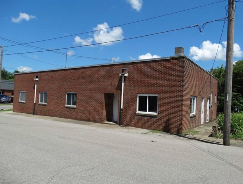 More Photos Of 320 S 3rd St, Boonville Office For Sale