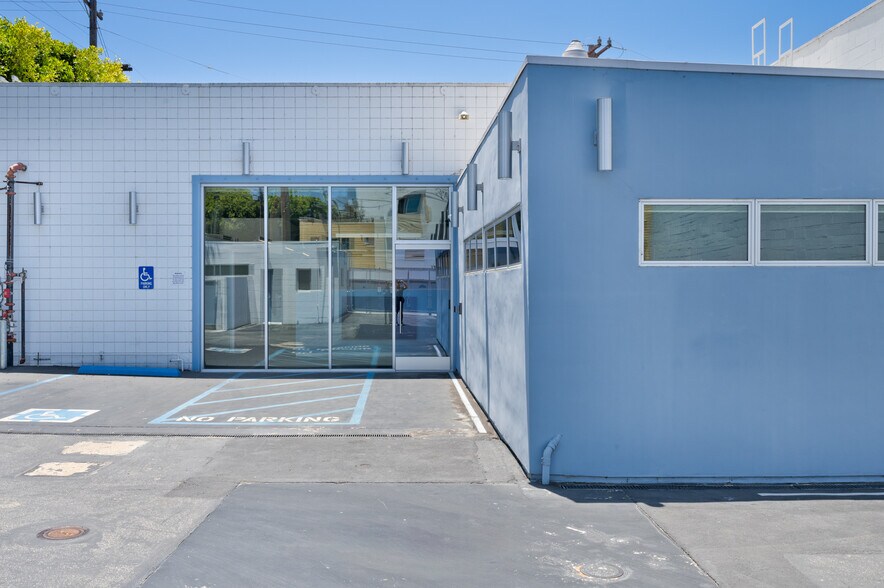 More Photos Of 1762 14th St, Santa Monica Office For Sale