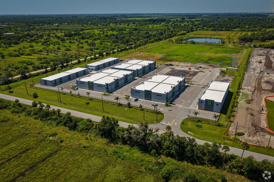 More Photos Of 6509 Saint Lucie Blvd, Fort Pierce Showroom For Lease