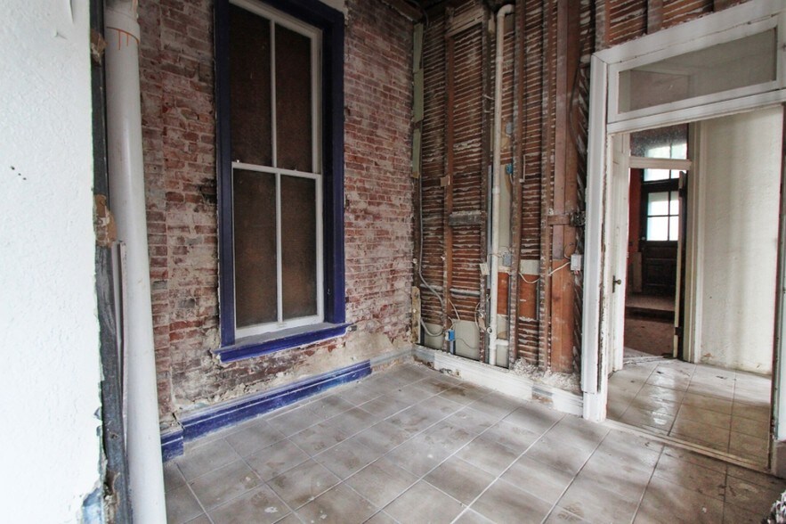 More Photos Of 3133 Cherokee St, Saint Louis Storefront Retail Office For Sale