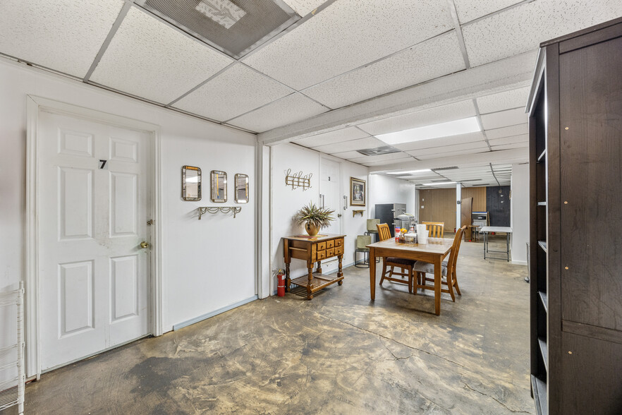 More Photos Of 9202 Ashville Dr, Houston Shelter For Sale