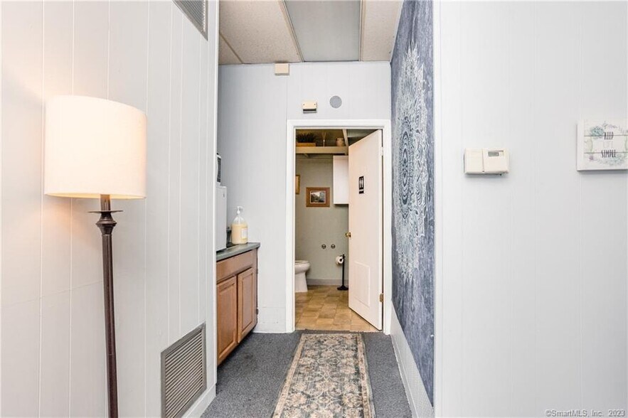 More Photos Of 448 Spring St, Windsor Locks Freestanding For Lease