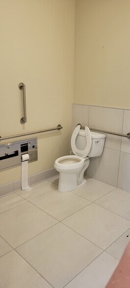 More Photos Of 5107 Summer Ave, Memphis Freestanding For Lease