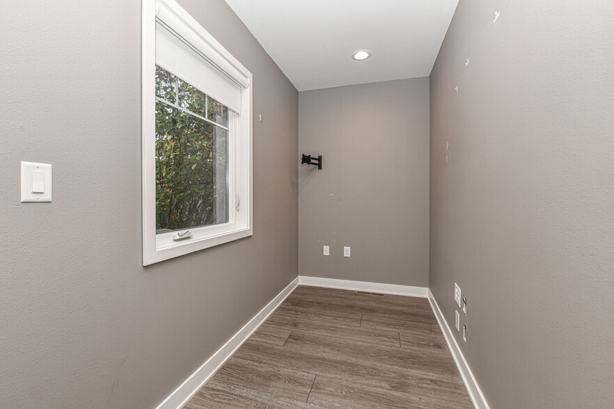 More Photos Of 114 Grove St, Eagle Medical For Lease