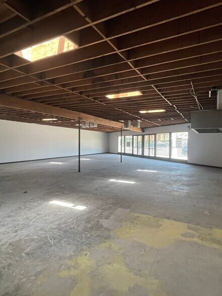 More Photos Of 7307-7309 Canoga Ave, Canoga Park Restaurant For Lease